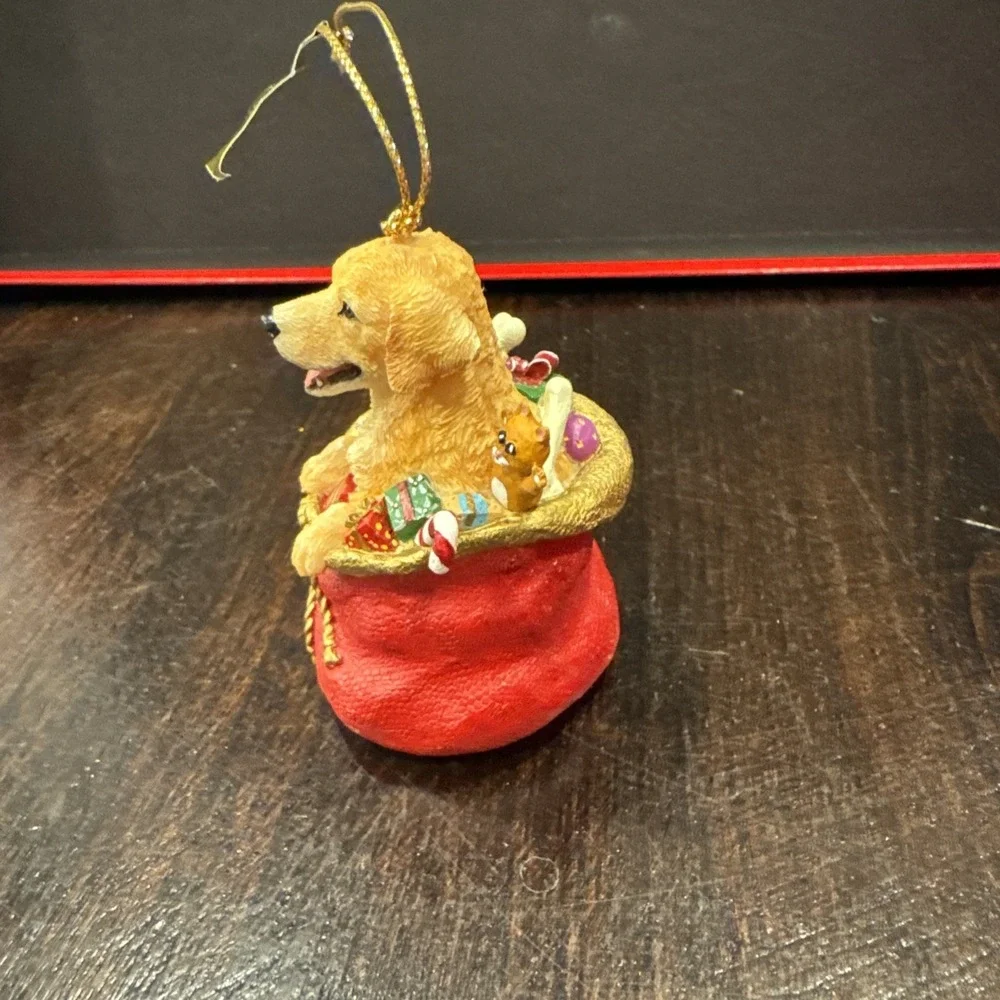 Danbury Mint A Golden Holiday The Pawfeet‎ present Ornament